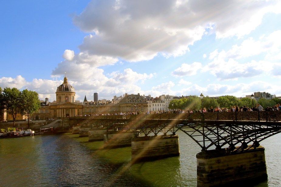 Absolutely love how the rays from the sun appeared in this photo.