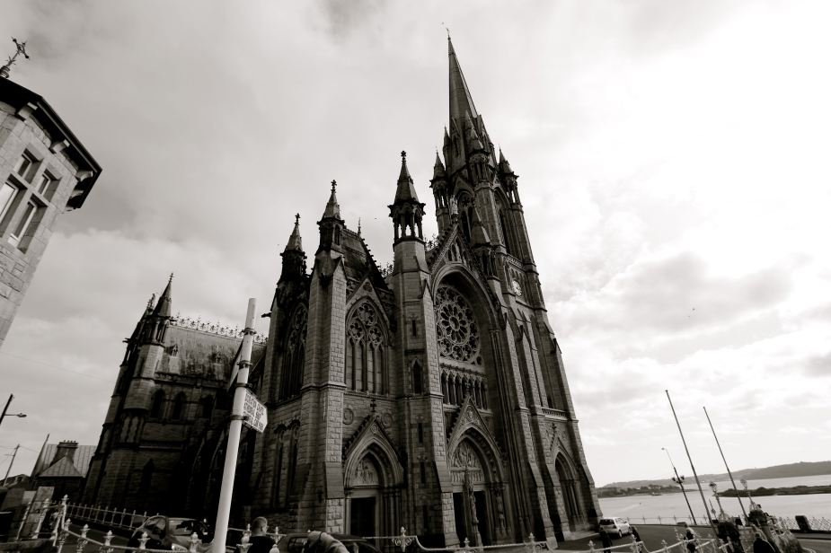 St. Colman's Cathedral is one of the tallest buildings in Ireland. This cathedral is a Roman Catholic church that started construction in 1868 and dedicated in 1919 (so young after seeing the churches in Germany!)