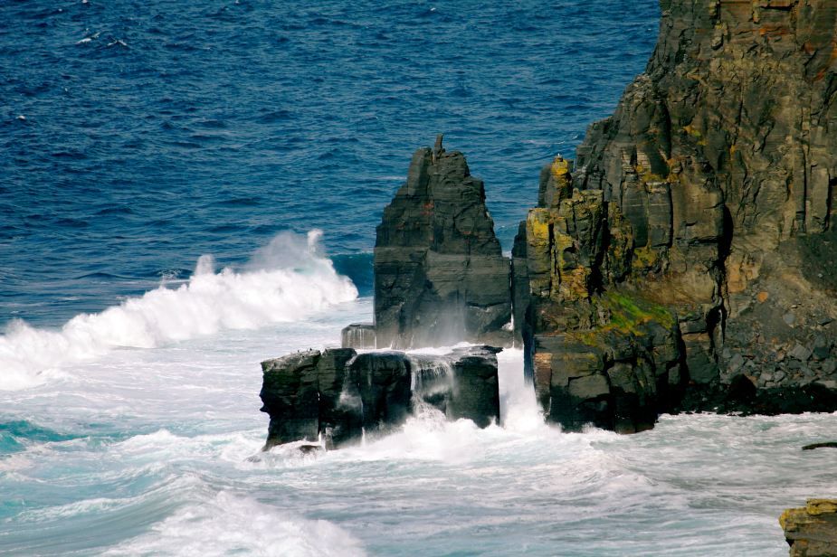 Using the zoom lens to try to get a sense of the waves crashing against the cliffs