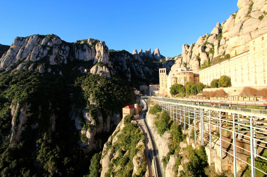 There are a few ways up the mountain: by car/bus, hike/bike, train, or cable car.