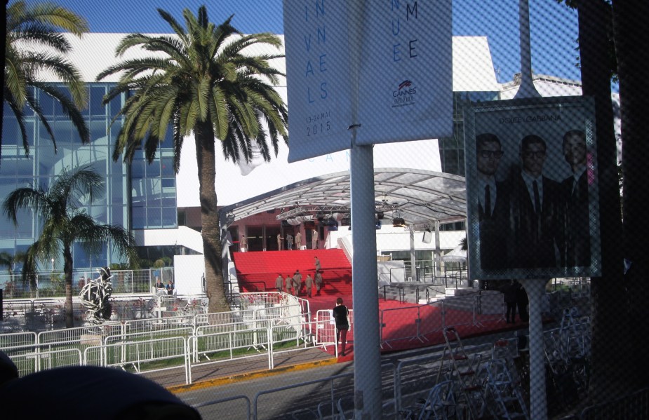 This would have been my alternative to visiting St. Paul...to stalk the stars as they walked the red carpet.