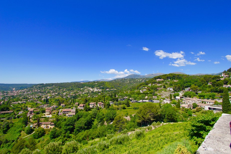 Many famous artists have lived here with the views of the elevated village and distant views of the Mediterranean Sea as inspiration. Probably one of the most famous artists (who is buried here) is Marc Chagall.