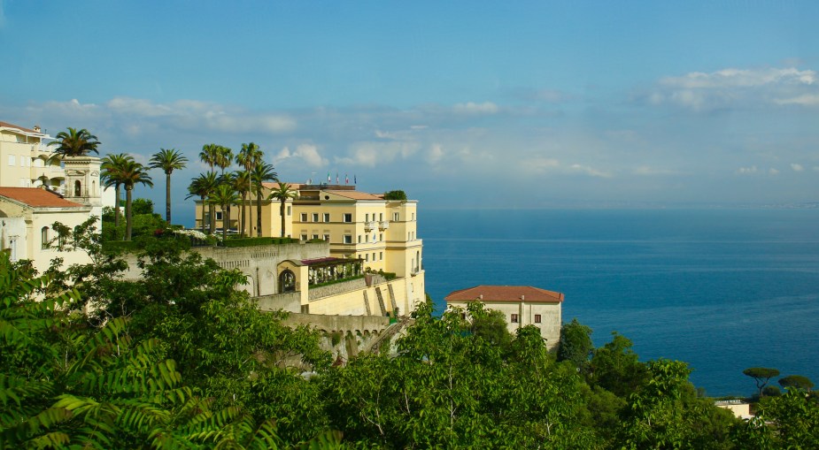 This part of Italy is beautiful! And, as you can imagine, a few famous people call this area home. This home is that of the Italian actress Sophia Loren....not too shabby!