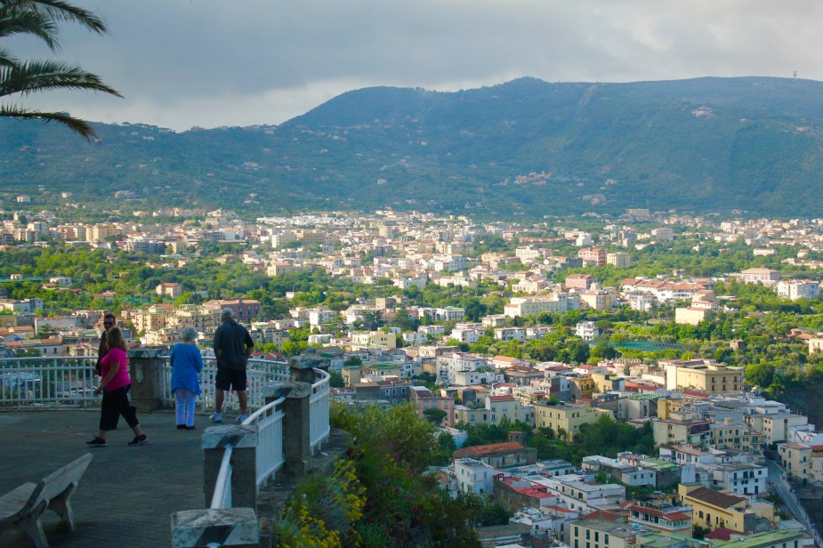 The 6 to 8 lane highways leading out of Naples begin to turn into single lane roads that start to wind its way through the mountains. The drive offers some very nice vistas along the way to Sorrento.